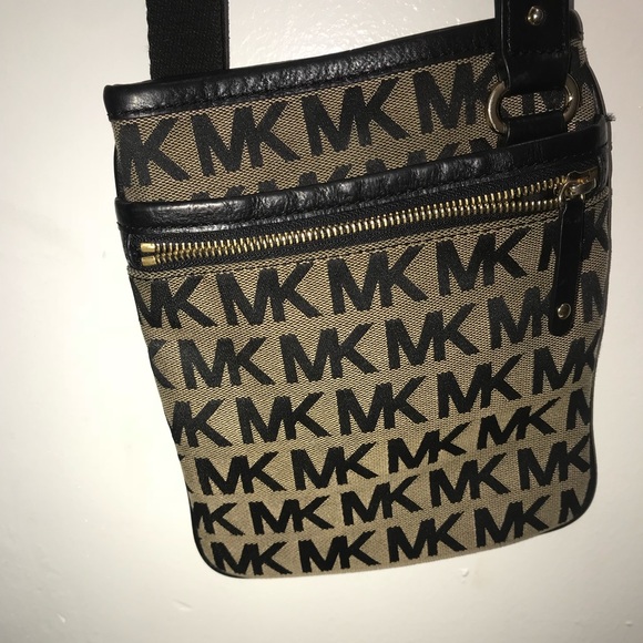 Micheal Kor Cross Body Bag - Picture 1 of 4